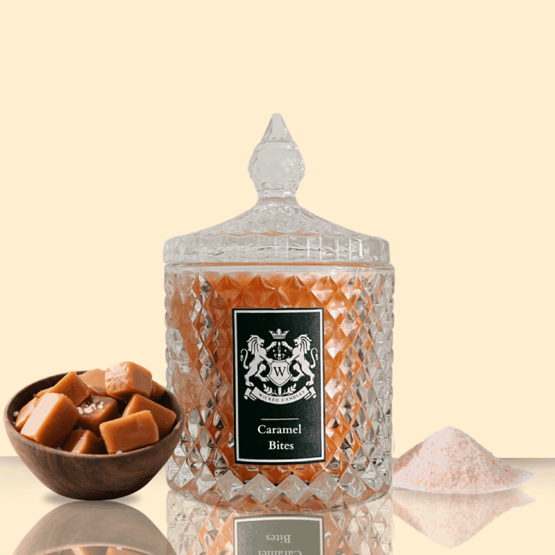 wicked candles Αρωματικό κερί σόγιας Caramel Bites σε γυάλινο βάζο – με άρωμα αλατισμένης καραμέλας (salted caramel)