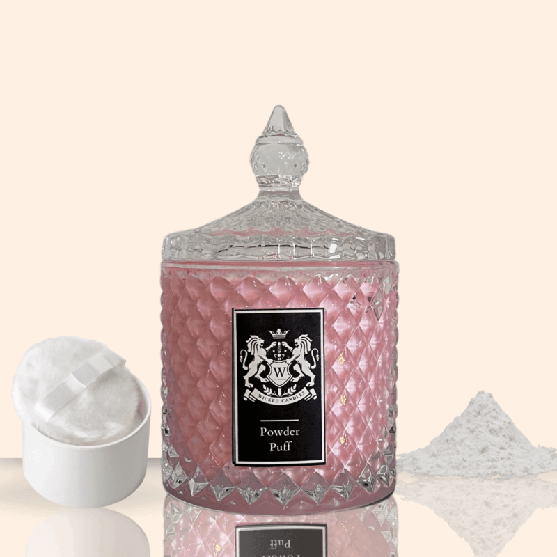 Wicked Candles Powder Puff – Αρωματικό Κερί Σόγιας με Βανίλια και Λεβάντα άρωμα πούδρας