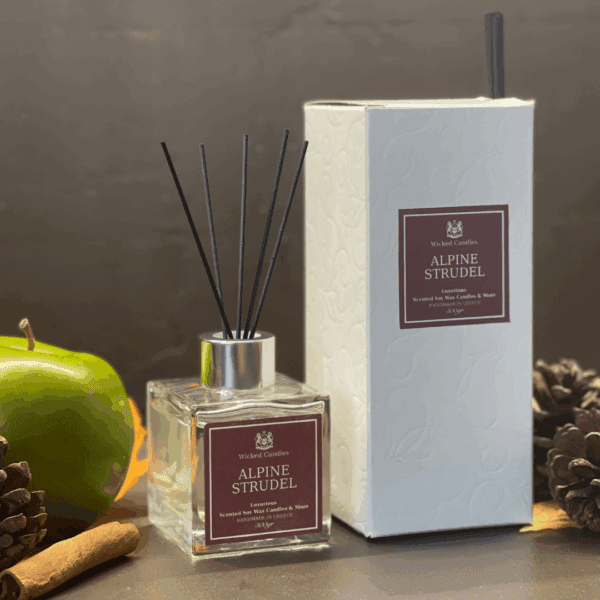 wicked candles Alpine strudel Reed diffuser 100ml αρωματικό χώρου μήλο σφολιάτα κανέλα βανίλια (2)