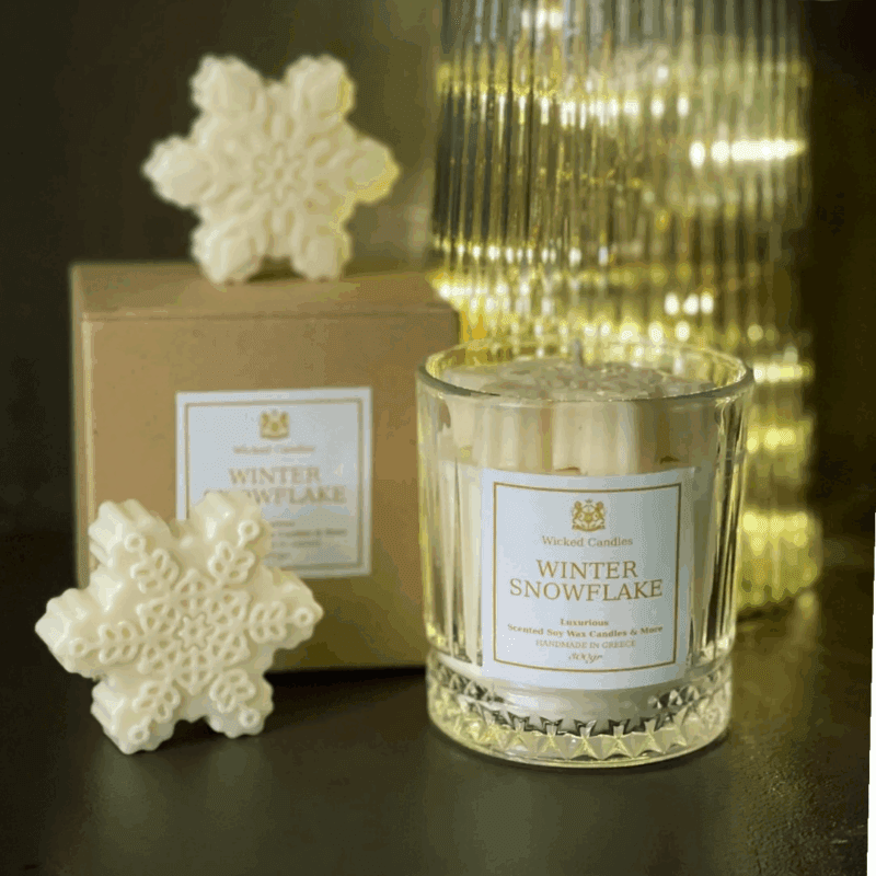 Winter Snowflake Wicked Candles χειροποίητο αρωματικό κερί σόγιας με χιονονιφάδα στην επιφάνεια και αρώματα πορτοκάλι, τζίντζερ, λεμόνι και βανίλια"